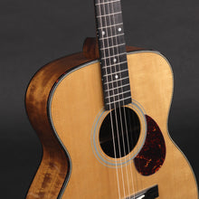 Load image into Gallery viewer, Eastman E3OM Deluxe Spruce/Ovangkol