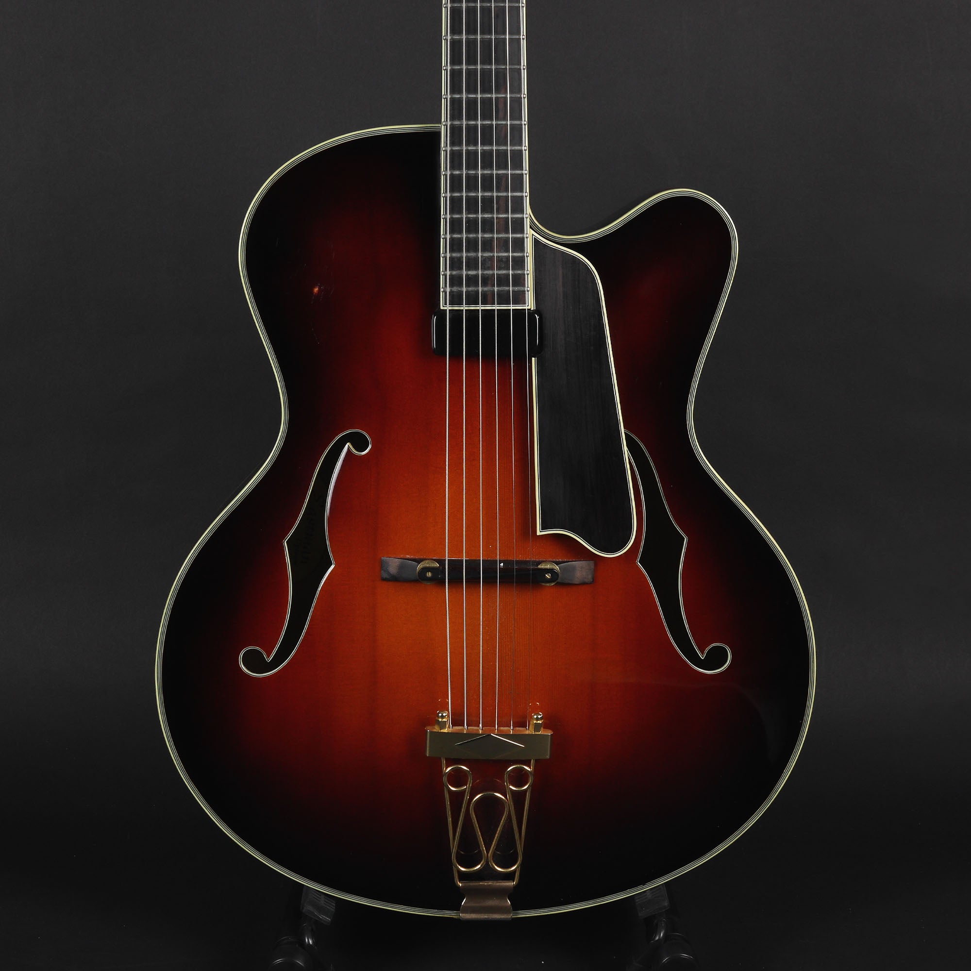 2005 Eastman AR810CE 17" Archtop - Sunburst (Pre-owned)