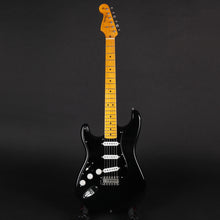 Load image into Gallery viewer, 2014 Left-handed Fender Custom Shop David Gilmour Stratocaster (Pre-owned)