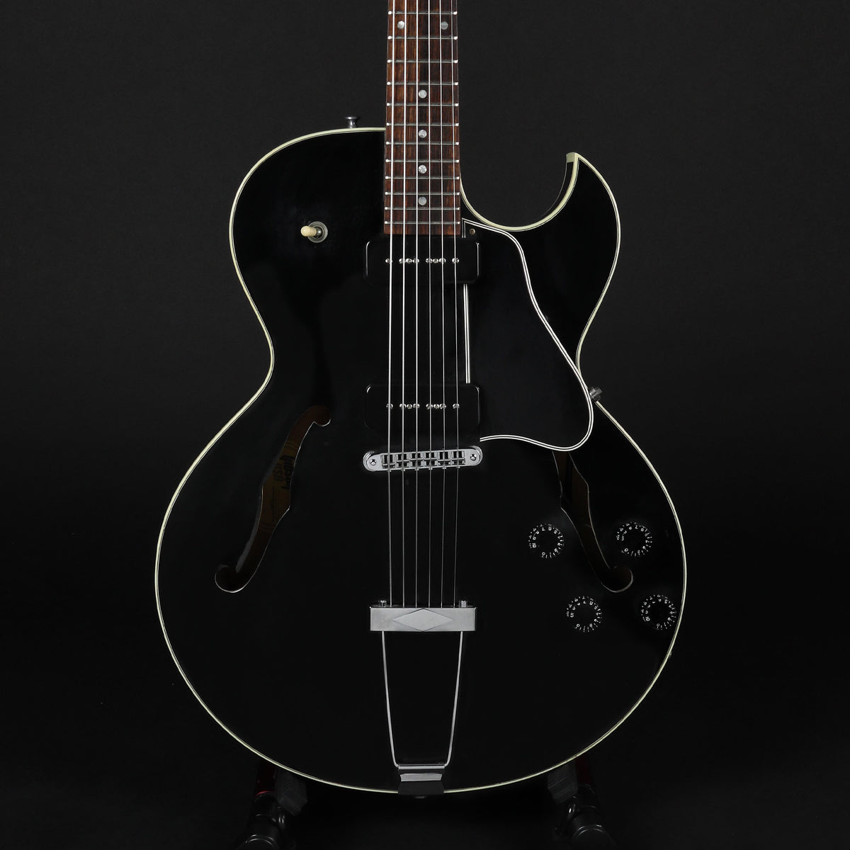 2001年製 Gibson ES-135 ブラック ビグスビー搭載 2001 Gibson ES-135 Ebony (Pre-owned) – Mak's Guitars