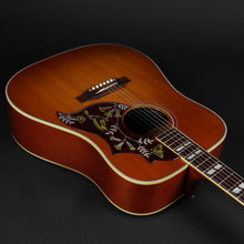 Load image into Gallery viewer, 2017 Gibson Hummingbird in Heritage Cherry Sunburst - (Pre-owned)