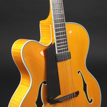 Load image into Gallery viewer, 2008 Benedetto Manhattan Left-handed Archtop - Honey Blonde (Pre-owned)