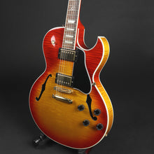 Load image into Gallery viewer, 2004 Gibson ES-137 Classic - Heritage Cherry Sunburst (Pre-owned)