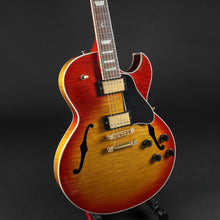 Load image into Gallery viewer, 2004 Gibson ES-137 Classic - Heritage Cherry Sunburst (Pre-owned)
