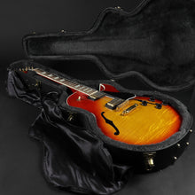 Load image into Gallery viewer, 2004 Gibson ES-137 Classic - Heritage Cherry Sunburst (Pre-owned)