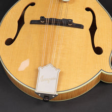 Load image into Gallery viewer, Bourgeois M5-F Mandolin - Natural