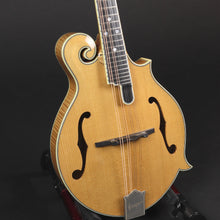 Load image into Gallery viewer, Bourgeois M5-F Mandolin - Natural