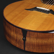 Load image into Gallery viewer, Breedlove Master Class &#39;Moon Dancer&#39; Left-handed (Pre-owned)