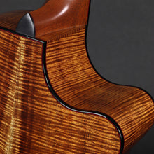 Load image into Gallery viewer, Breedlove Master Class &#39;Moon Dancer&#39; Left-handed (Pre-owned)