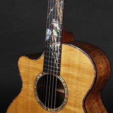 Load image into Gallery viewer, Breedlove Master Class &#39;Moon Dancer&#39; Left-handed (Pre-owned)