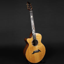 Load image into Gallery viewer, Breedlove Master Class &#39;Moon Dancer&#39; Left-handed (Pre-owned)