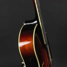 Load image into Gallery viewer, 2005 Eastman AR810CE 17&quot; Archtop - Sunburst (Pre-owned)
