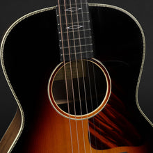 Load image into Gallery viewer, Eastman E22OOSS/v-SB Adirondack/Walnut - Antique Varnish #0115