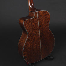 Load image into Gallery viewer, Eastman L-OMCE-QS OM Cutaway Quilted Sapele