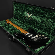 Load image into Gallery viewer, 2011 Fender Custom Shop David Gilmour Stratocaster Relic (Pre-owned)