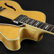 Load image into Gallery viewer, 1995 Fender Custom Shop D'Aquisto Deluxe – Serial #026 (Pre-owned)
