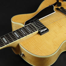 Load image into Gallery viewer, 1995 Fender Custom Shop D'Aquisto Deluxe – Serial #026 (Pre-owned)