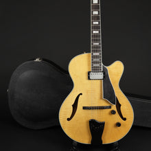 Load image into Gallery viewer, 1995 Fender Custom Shop D'Aquisto Deluxe – Serial #026 (Pre-owned)
