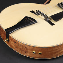 Load image into Gallery viewer, Jaén Siracusa 16R+ Custom Archtop Guitar