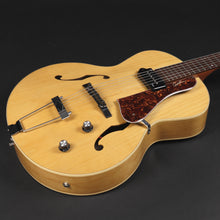 Load image into Gallery viewer, Godin 5th Avenue Kingpin P90 Natural (Pre-owned)