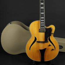 Load image into Gallery viewer, 2003 Hofner Jazzica Natural Archtop (Pre-owned)