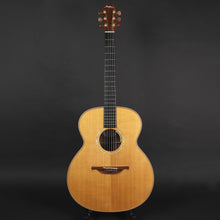 Load image into Gallery viewer, Lowden O32 Left-handed Spruce/Indian Rosewood (Pre-owned)