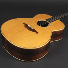 Load image into Gallery viewer, Lowden O32 Left-handed Spruce/Indian Rosewood (Pre-owned)