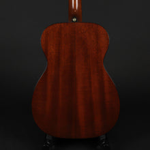 Load image into Gallery viewer, 2005 Martin 00-18v Sitka/Mahogany (Pre-owned)