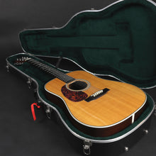 Load image into Gallery viewer, 2010 Martin HD28 Left-handed (Pre-owned)