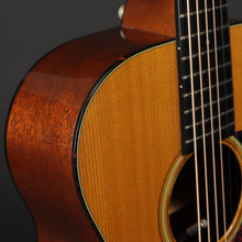Load image into Gallery viewer, 2005 Martin 00-18v Sitka/Mahogany (Pre-owned)