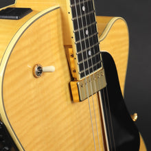Load image into Gallery viewer, Yamaha AEX1500 &#39;Martin Taylor&#39; Natural (Pre-owned)