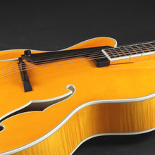 Load image into Gallery viewer, 2008 Benedetto Manhattan Left-handed Archtop - Honey Blonde (Pre-owned)