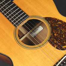 Load image into Gallery viewer, Bourgeois OM Sitka/Mahogany (Pre-owned)