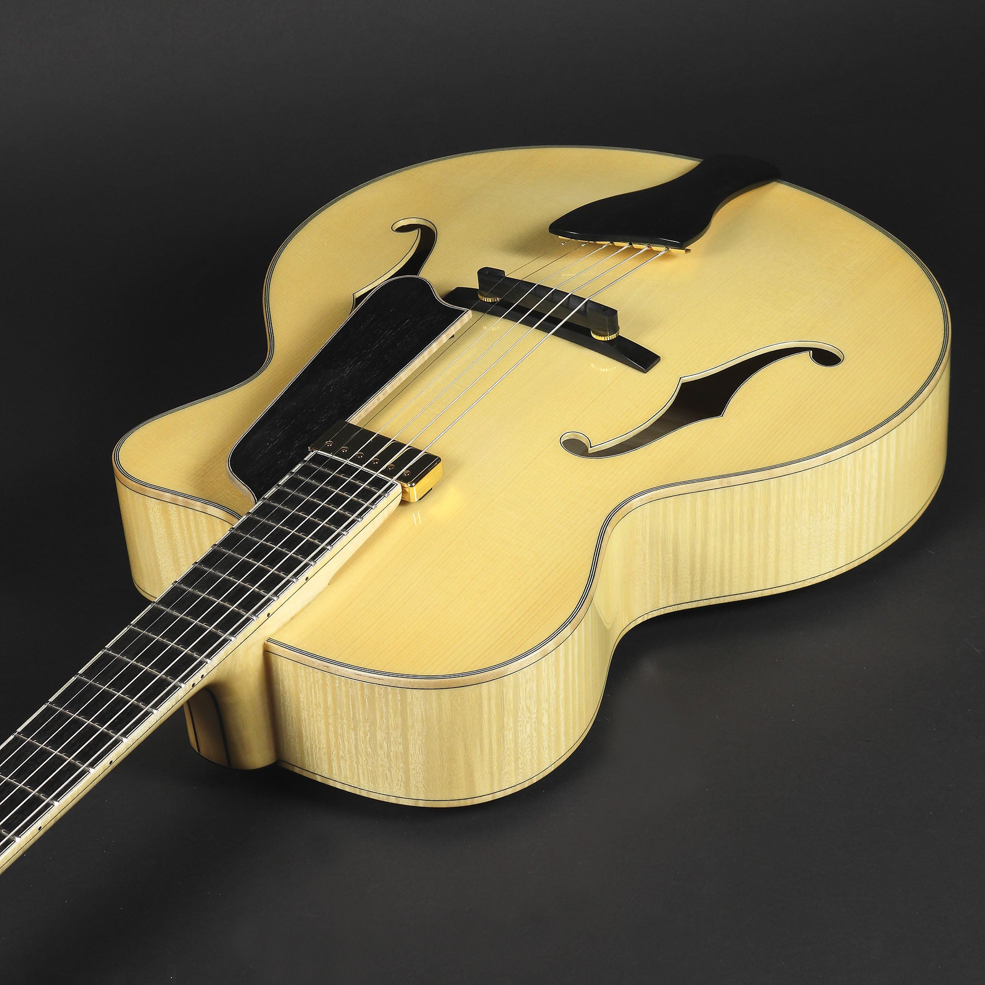 Eastman AR905CE Blonde Archtop #0048 – Mak's Guitars