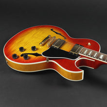 Load image into Gallery viewer, 2004 Gibson ES-137 Classic - Heritage Cherry Sunburst (Pre-owned)