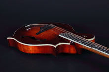 Load image into Gallery viewer, Eastman Md515/v Antique Amber F-Style Mandolin Mandolins